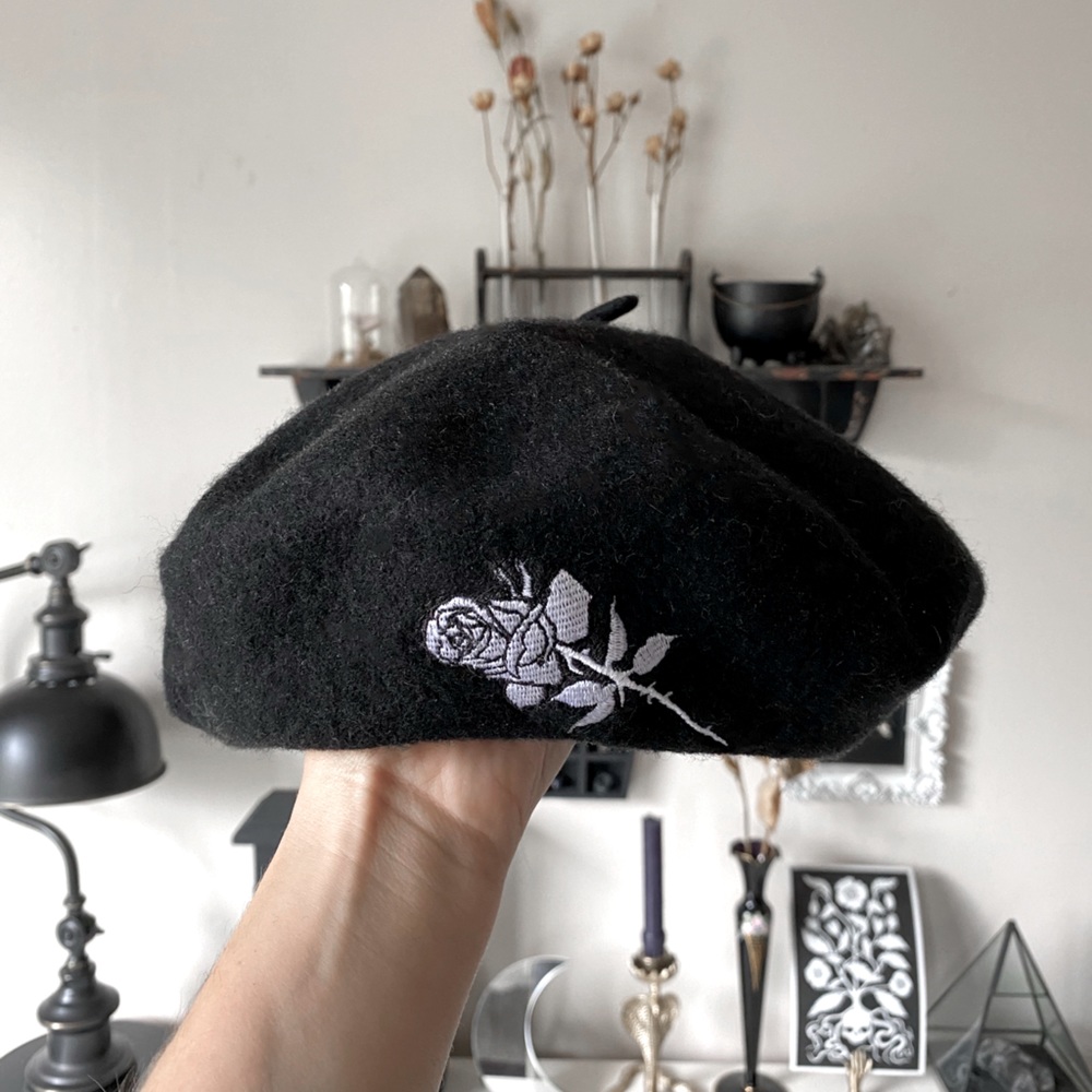 Black wool beret with embroidered rose